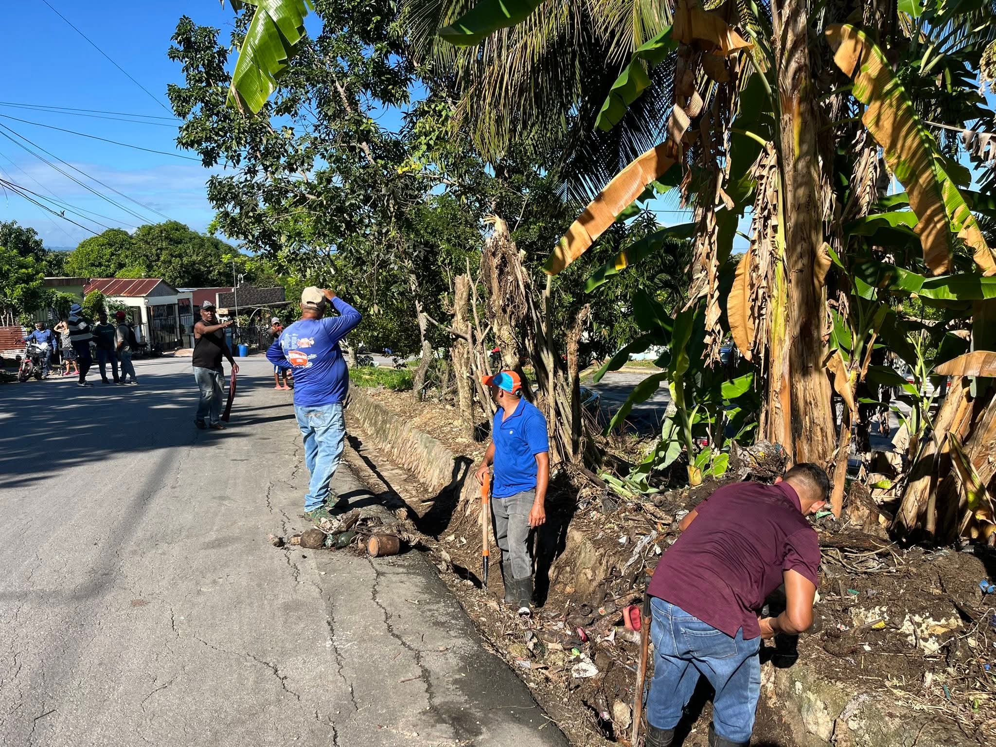 Alcaldía de Río San Juan realiza operativo de limpieza en el sector La Tierra
