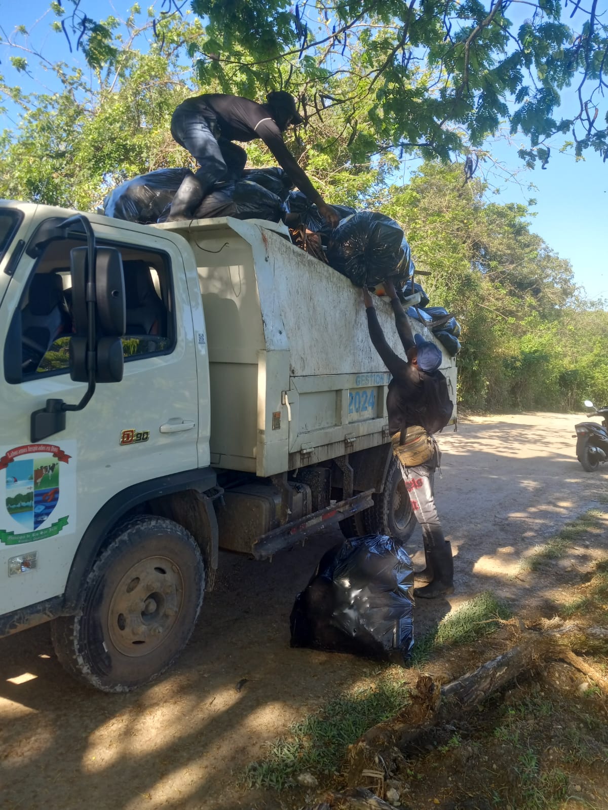 ¡Manos a la obra por nuestra Playa Caletón!