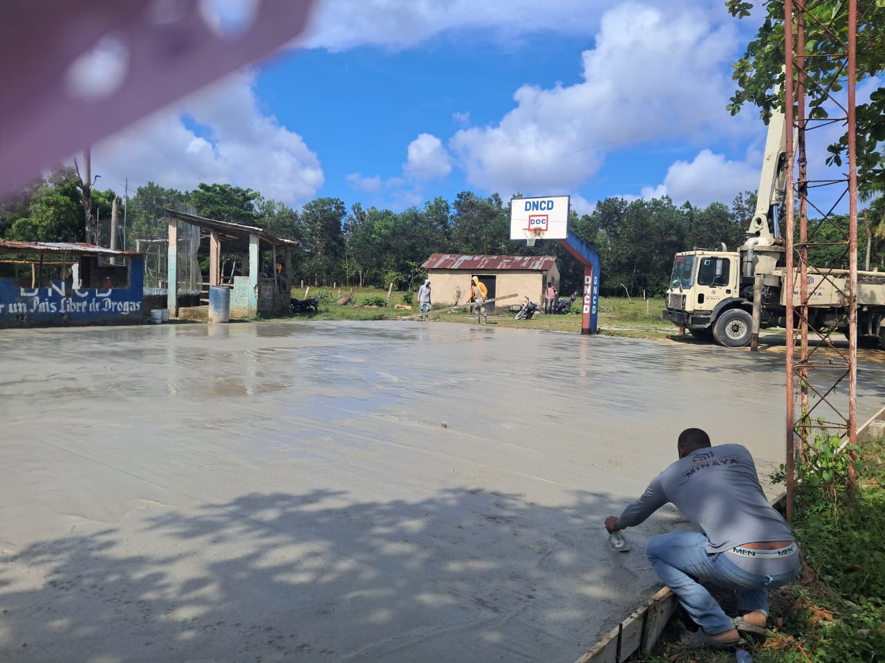 Cumplimos nuestra palabra: Inician trabajos de acondicionamiento en la cancha de Copeyito