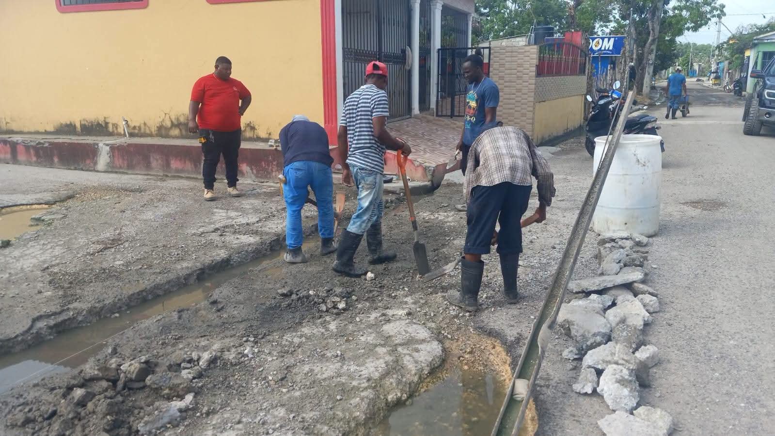 Alcalde Lenin Melo, inició los trabajos de reparación de contenes y badenes en el sector Nueva York Chiquito.